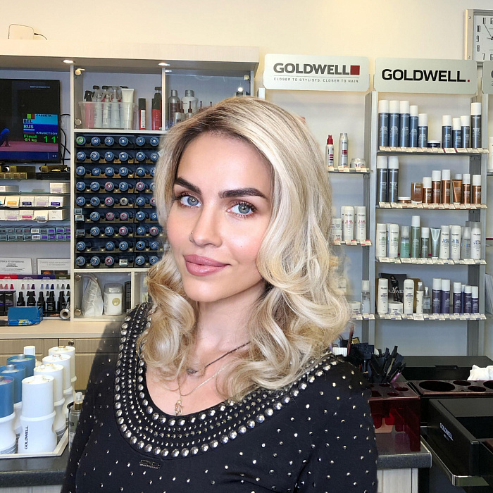 Яркий светлый рельефный блонд при помощи техники