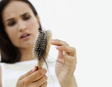 Выпадение волос: причины, следствие, что делать?